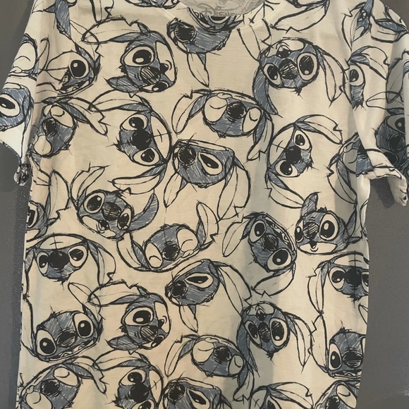 Disney Top size XL w/ Stitch drawings - Picture 3 of 3